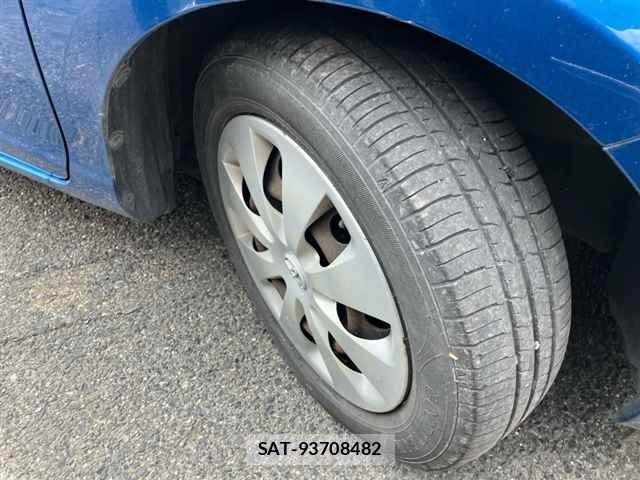 Toyota AQUA 2013 8722586-9