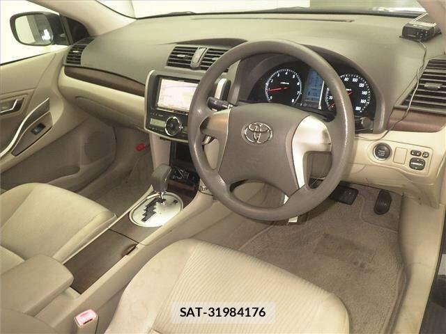Toyota PREMIO 2011 8722441-3