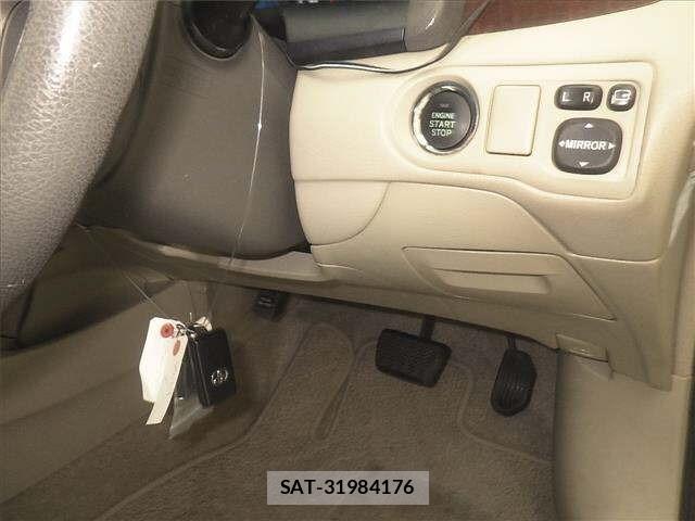 Toyota PREMIO 2011 8722441-8
