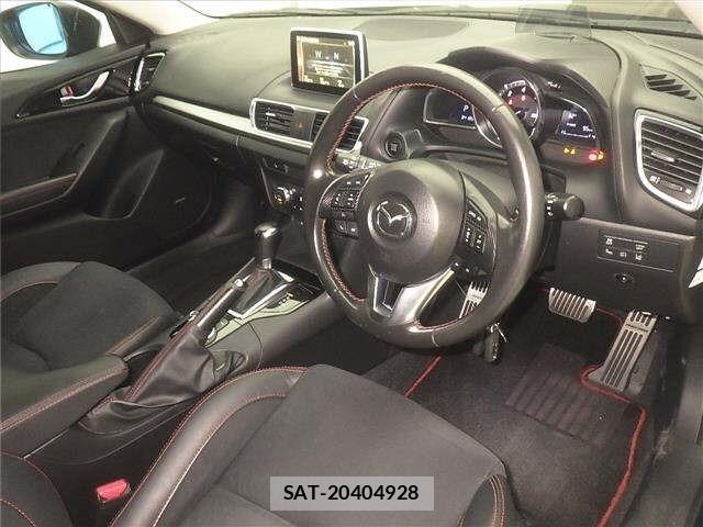 Mazda AXELA 2015 8678439-3
