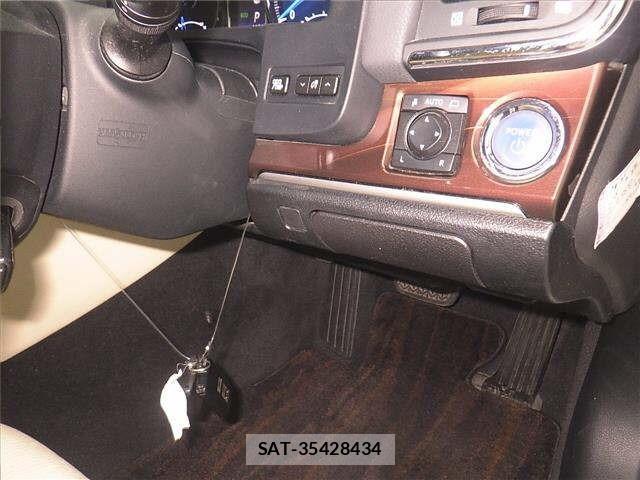 Toyota CROWN 2015 8680459-8