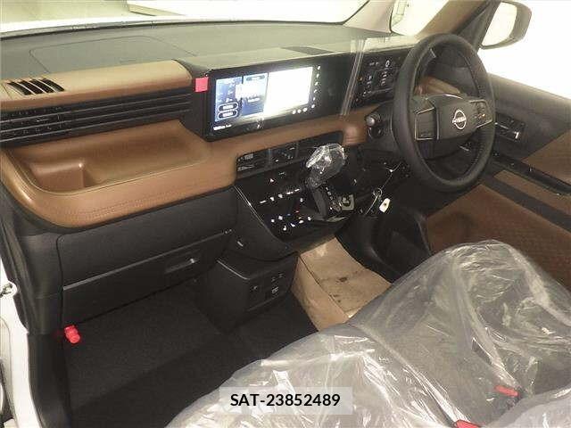 Nissan ROOX 2026 8724112-4