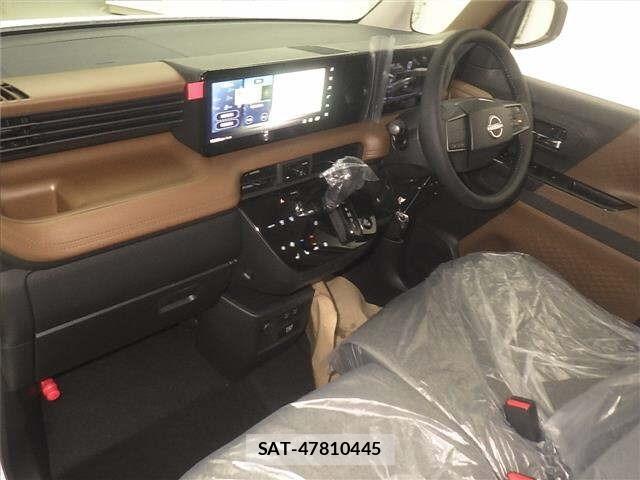 Nissan ROOX 2026 8724121-4