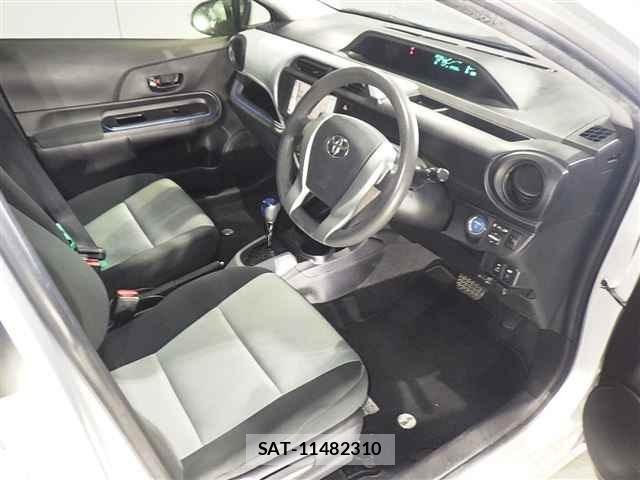 Toyota AQUA 2013 8949887-3