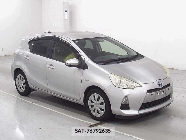 Toyota AQUA 2013 8862383-0