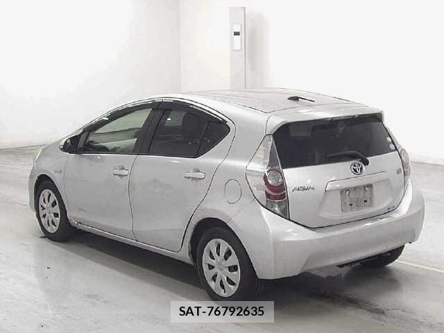 Toyota AQUA 2013 8862383-1