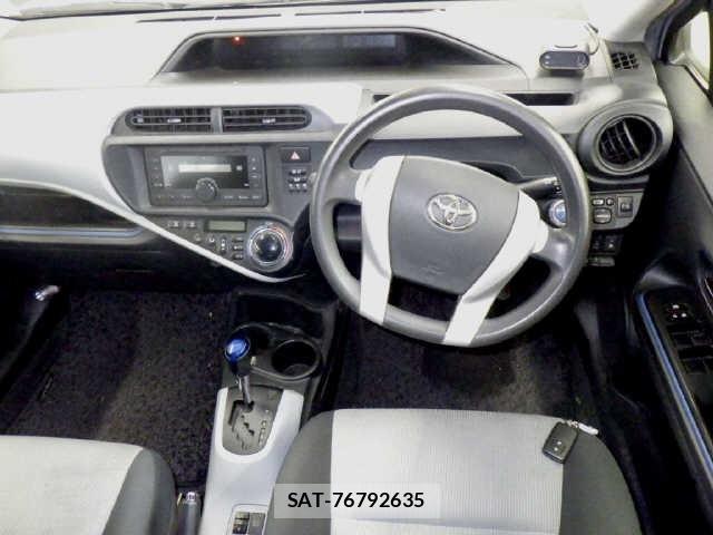 Toyota AQUA 2013 8862383-3