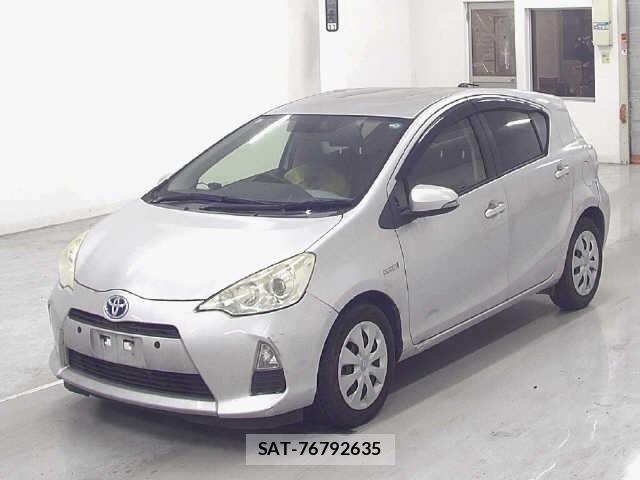 Toyota AQUA 2013 8862383-4