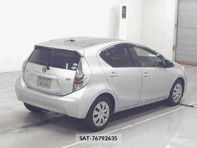 Toyota AQUA 2013 8862383-5