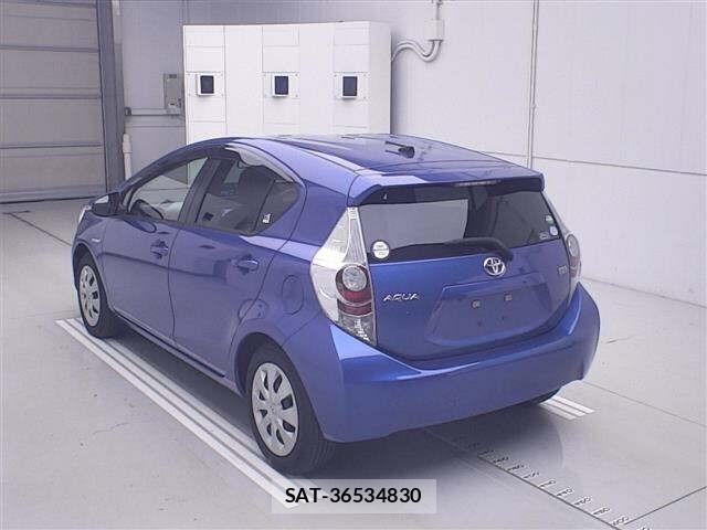 Toyota AQUA 2014 8949658-1