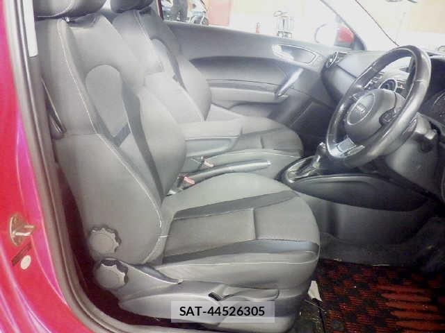 Audi A1 2011 8693268-7