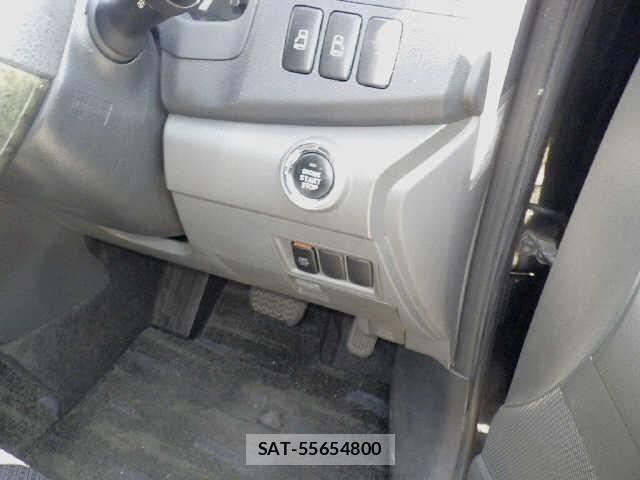 Toyota ISIS 2009 8707648-6