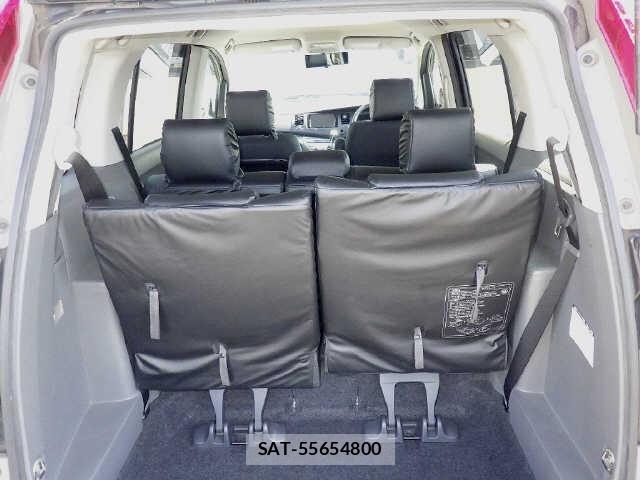 Toyota ISIS 2009 8707648-9