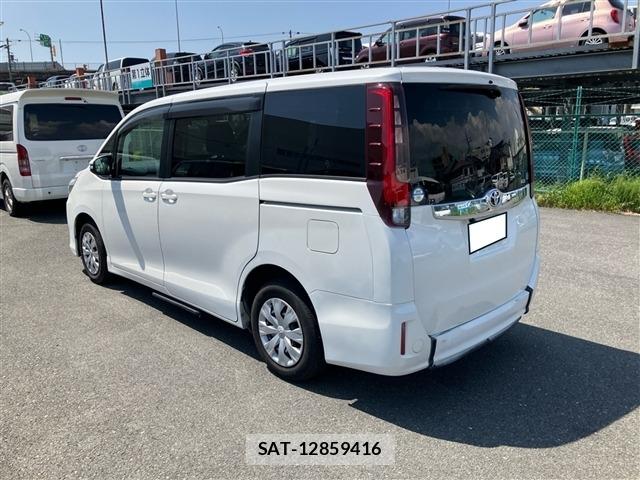 Toyota NOAH 2017 8765232-1