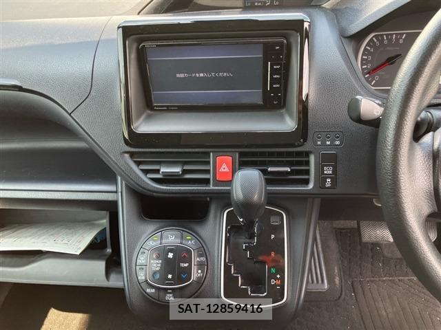 Toyota NOAH 2017 8765232-4