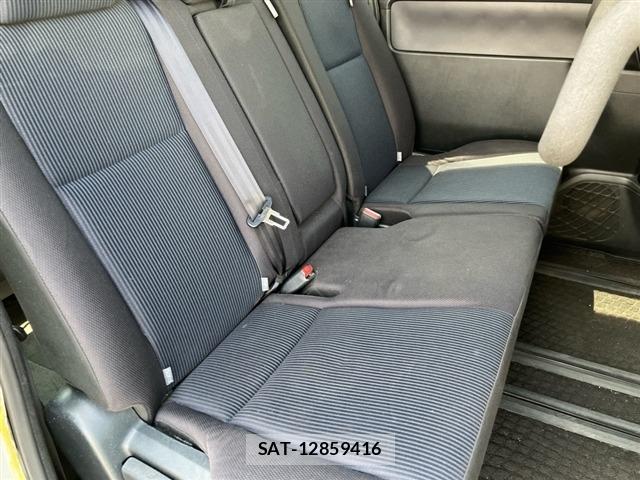 Toyota NOAH 2017 8765232-6
