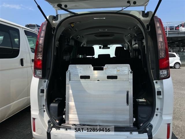 Toyota NOAH 2017 8765232-8