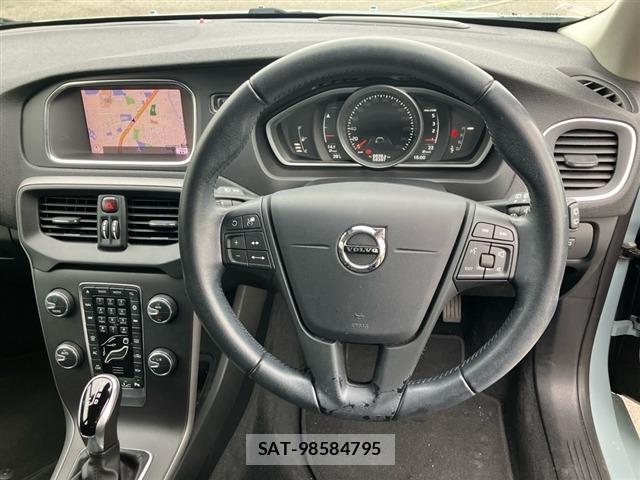 Volvo V40 2018 8862063-3