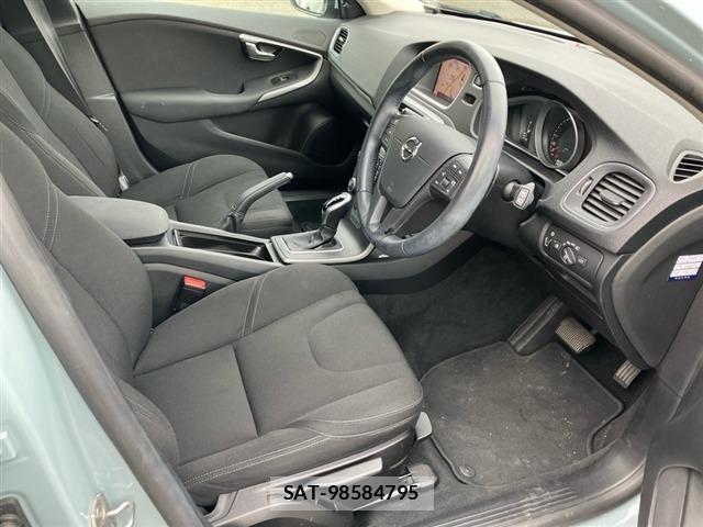 Volvo V40 2018 8862063-5