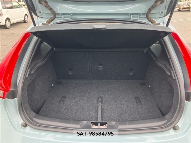 Volvo V40 2018 8862063-8