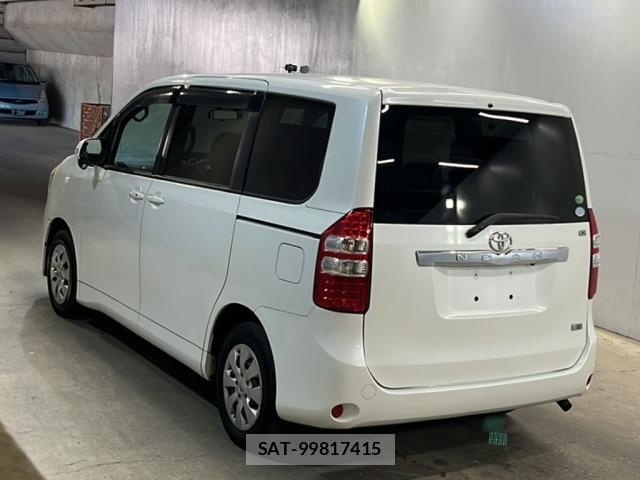 Toyota NOAH 2013 8870263-1