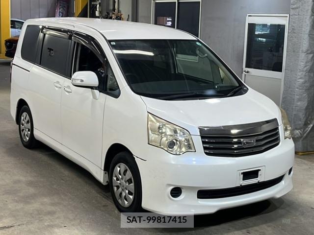 Toyota NOAH 2013 8870263-4