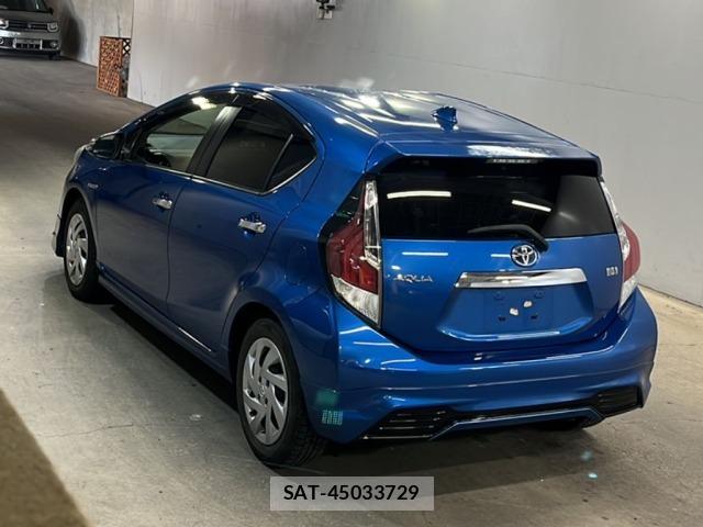 Toyota AQUA 2015 8704792-1