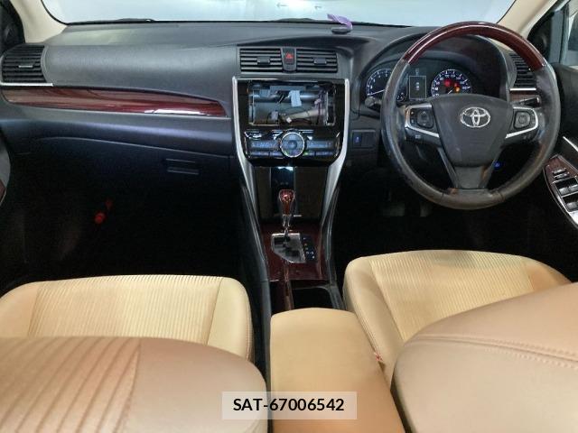 Toyota PREMIO 2017 8807500-3