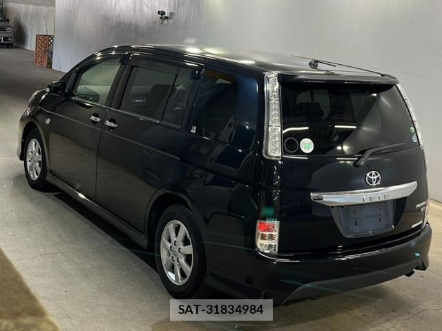 Toyota ISIS 2013 8707651-1