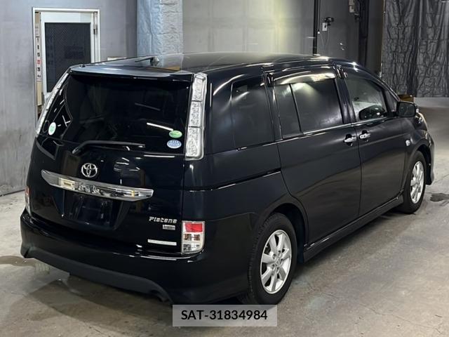Toyota ISIS 2013 8707651-5