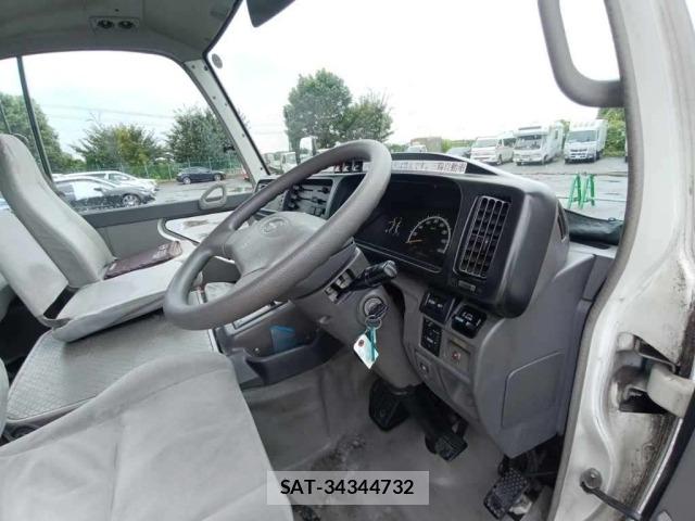 Hino LIESSE 2011 8935446-7