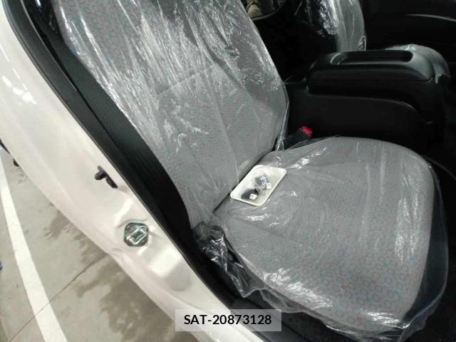 Toyota HIACE COMMUTER 2025 8905148-10