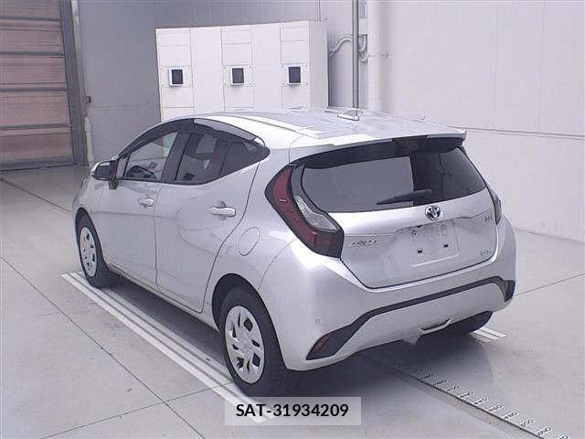 Toyota AQUA 2023 8949659-1