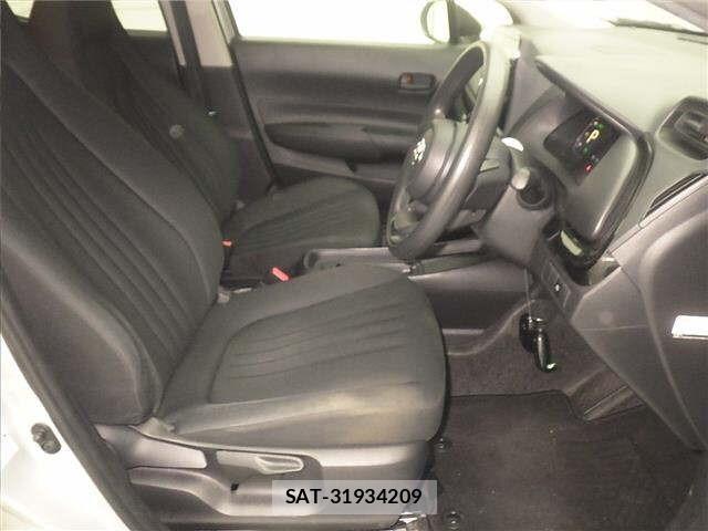 Toyota AQUA 2023 8949659-5