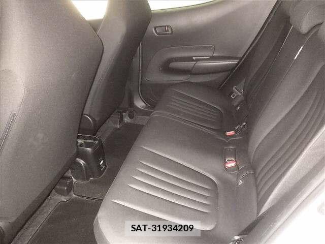 Toyota AQUA 2023 8949659-7