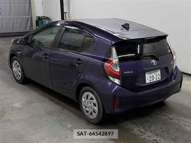Toyota AQUA 2017 8862386-1