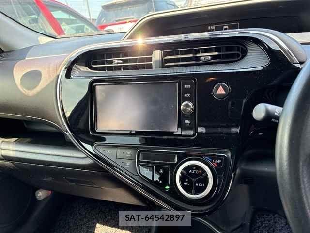 Toyota AQUA 2017 8862386-6