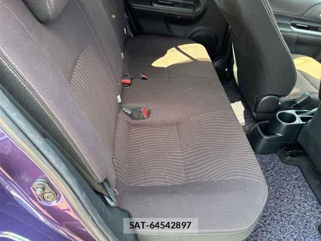 Toyota AQUA 2017 8862386-8