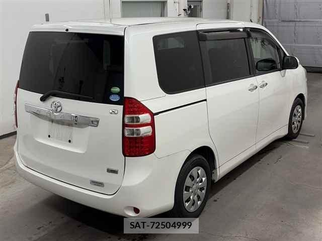 Toyota NOAH 2012 8870239-5