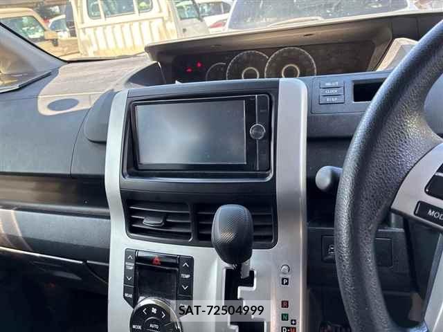Toyota NOAH 2012 8870239-6