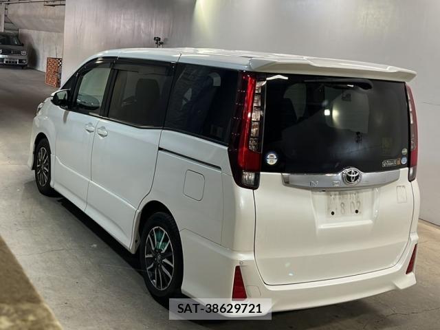 Toyota NOAH 2015 8706068-1