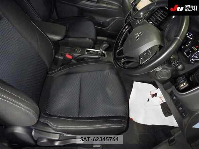 Mitsubishi OUTLANDER 2015 8807985-6