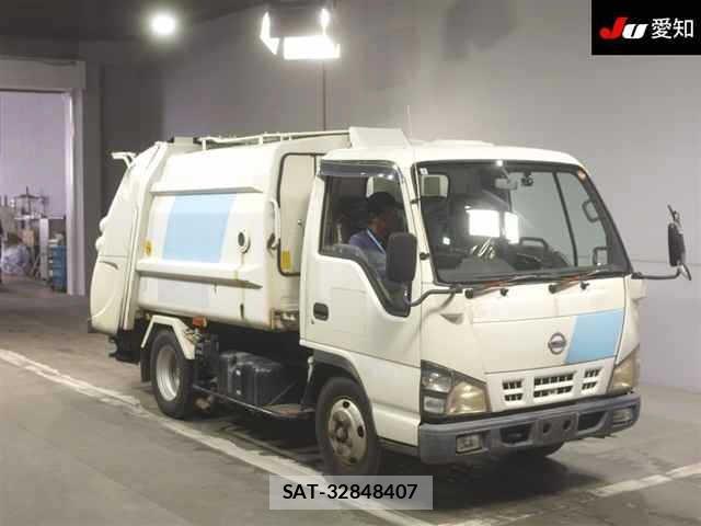 Nissan ATLAS 2005 8895000-0