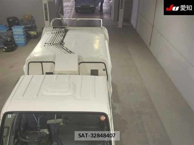 Nissan ATLAS 2005 8895000-9