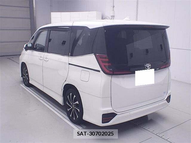 Toyota NOAH 2023 8722677-1