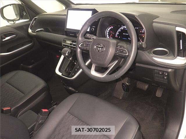 Toyota NOAH 2023 8722677-3
