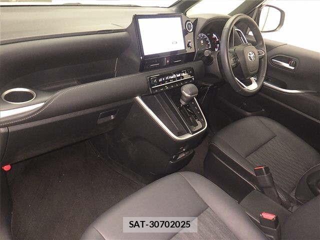 Toyota NOAH 2023 8722677-4