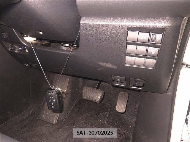 Toyota NOAH 2023 8722677-8