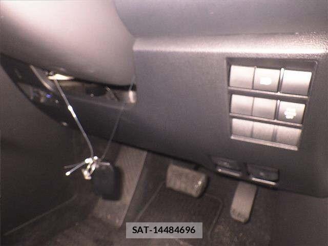 Toyota NOAH 2022 8722678-9