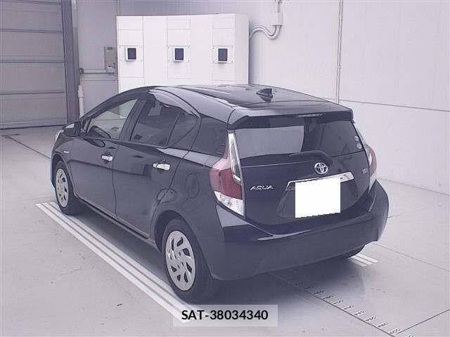 Toyota AQUA 2016 8949721-1